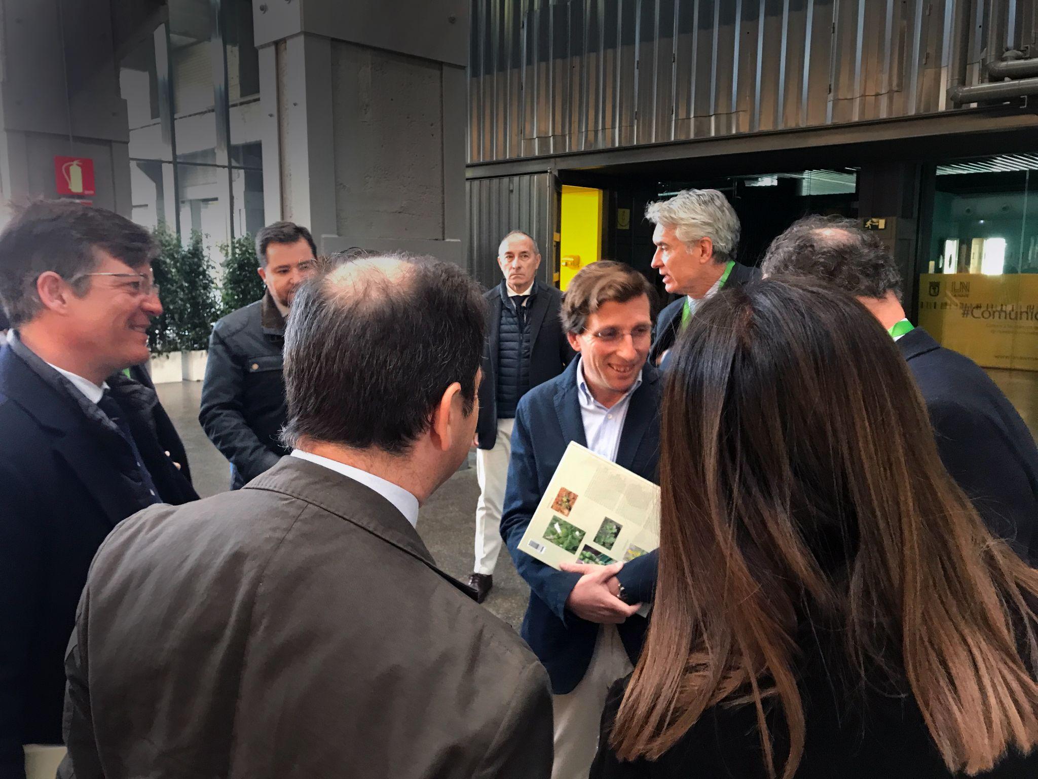 AFAMOUR presente 49 congreso PARJAP - Almeida Alcalde de Madrid