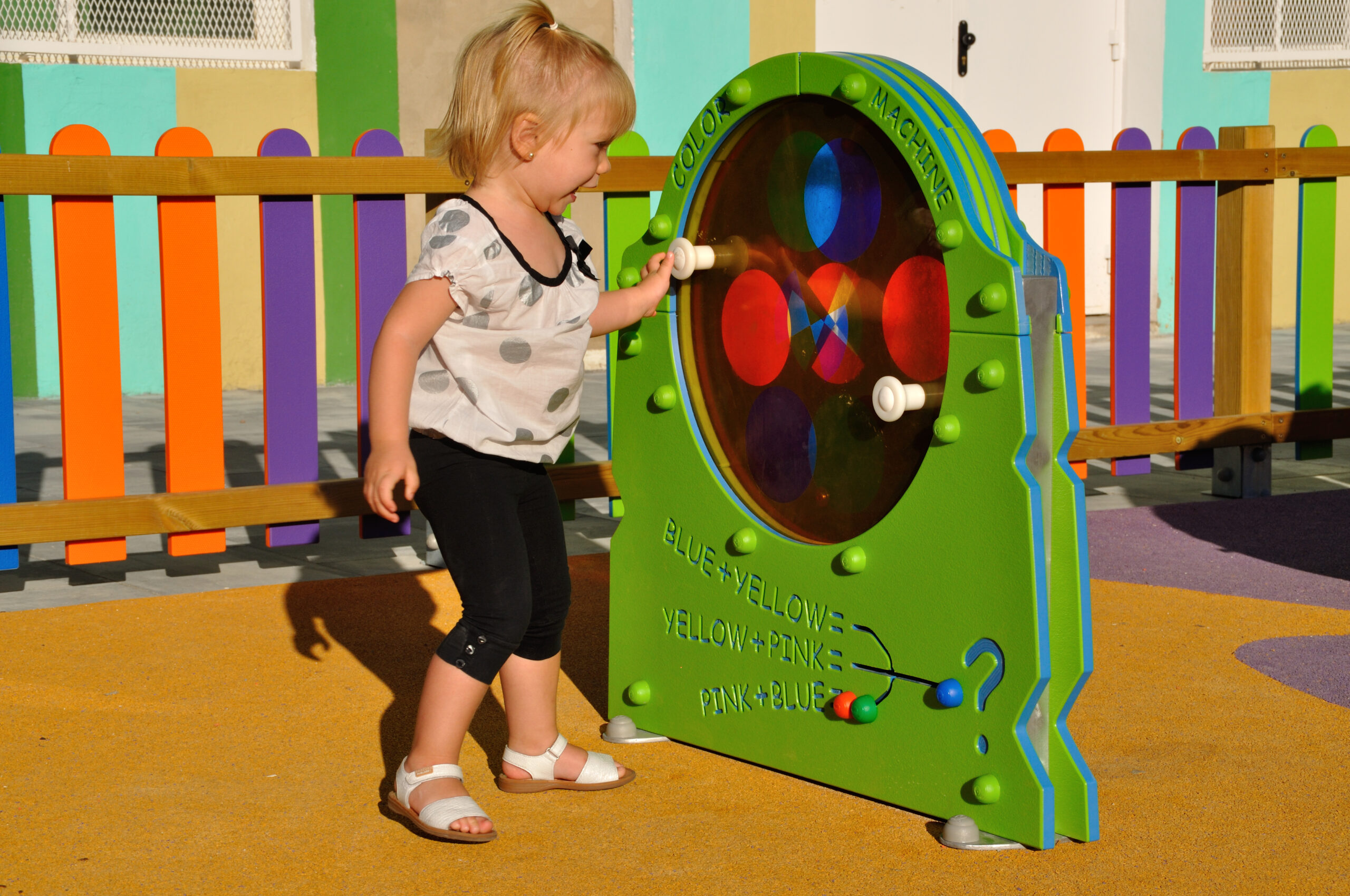 foto002-derecho-niño-a-jugar-afamour